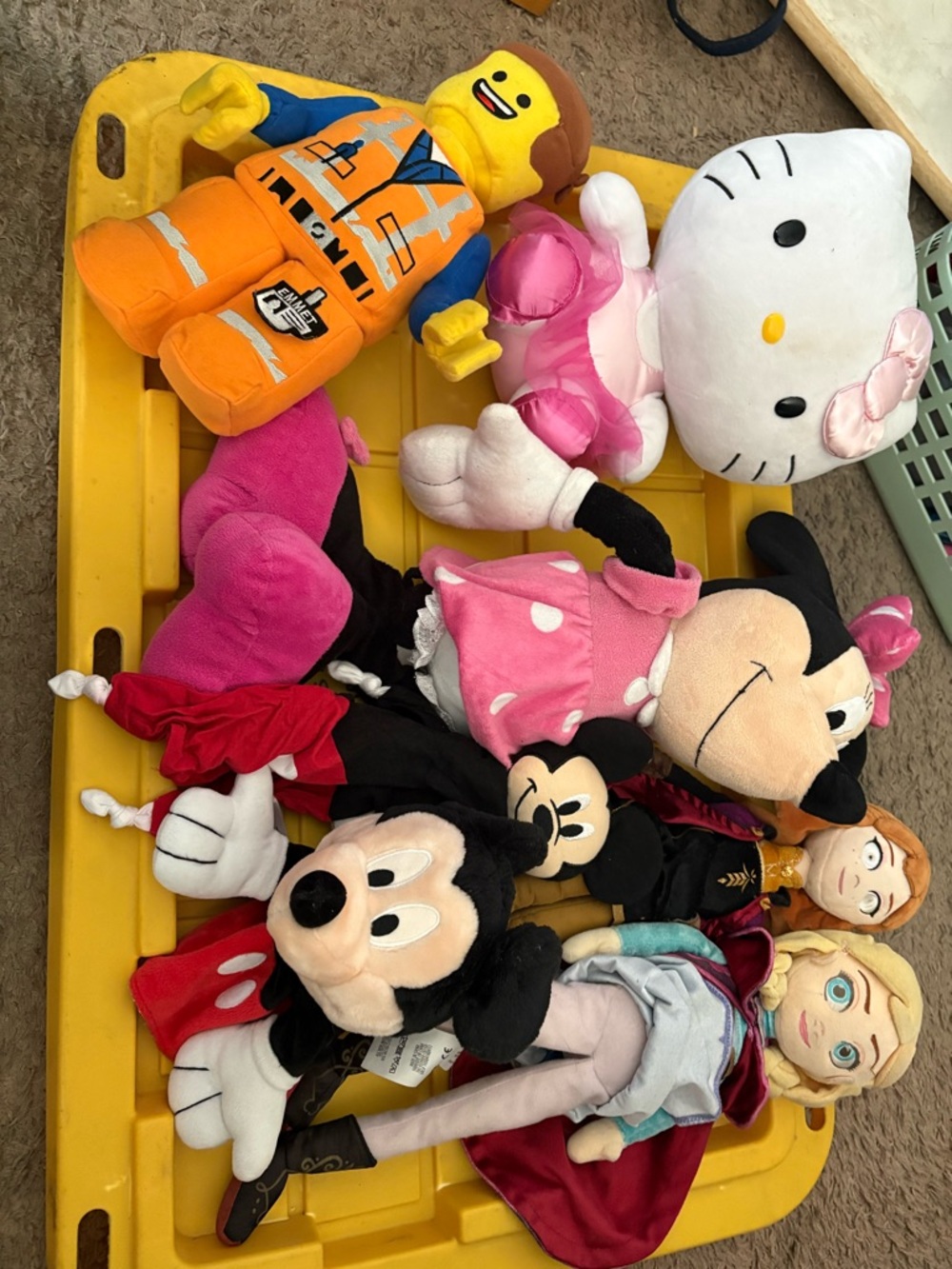 LOT OF RANDOM PLUSH ANIMALS - Picture 2 of 5